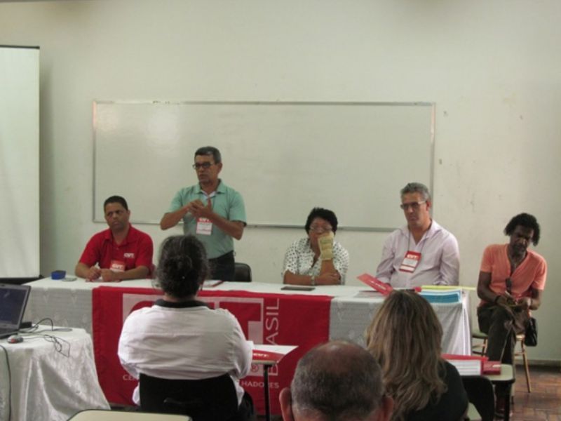 Jairo, secretário-geral da CUT-MG (esquerda), Tino, Julia, Jacy e Hilário (coord. Escola 7)
